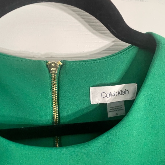 Calvin Klein Green Dress with accent sleeves, and gold zipper back. Sz 8. - Picture 6 of 6